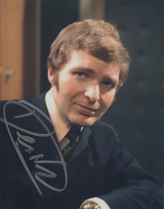 Derren Nesbitt autograph