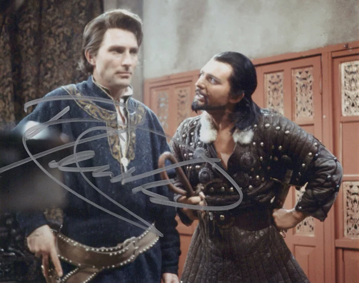 Derren Nesbitt autograph