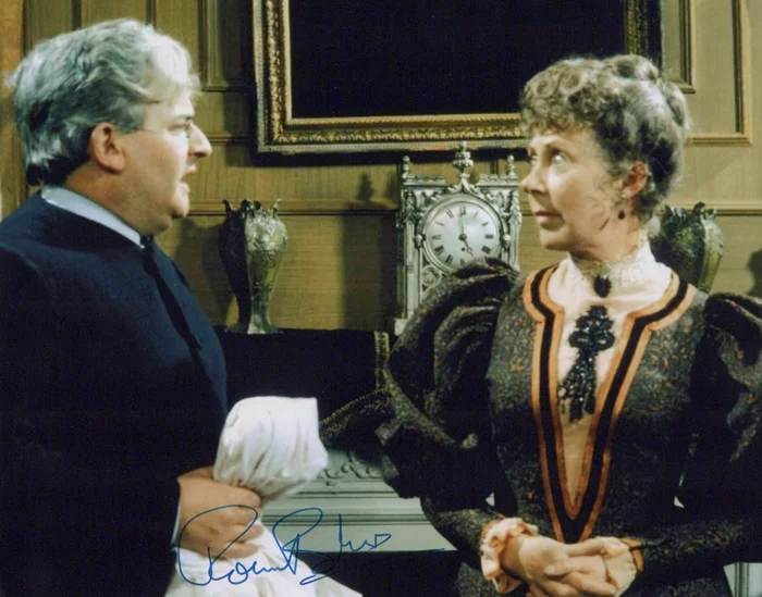 Ronnie Barker autograph