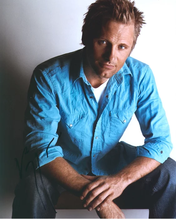 Viggo Mortensen autograph
