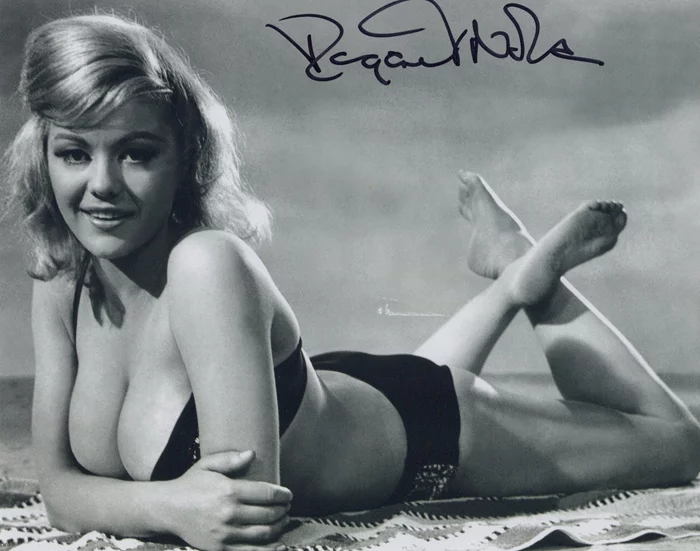 Margaret Nolan autograph