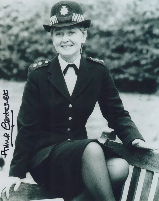 Anna Carteret autograph