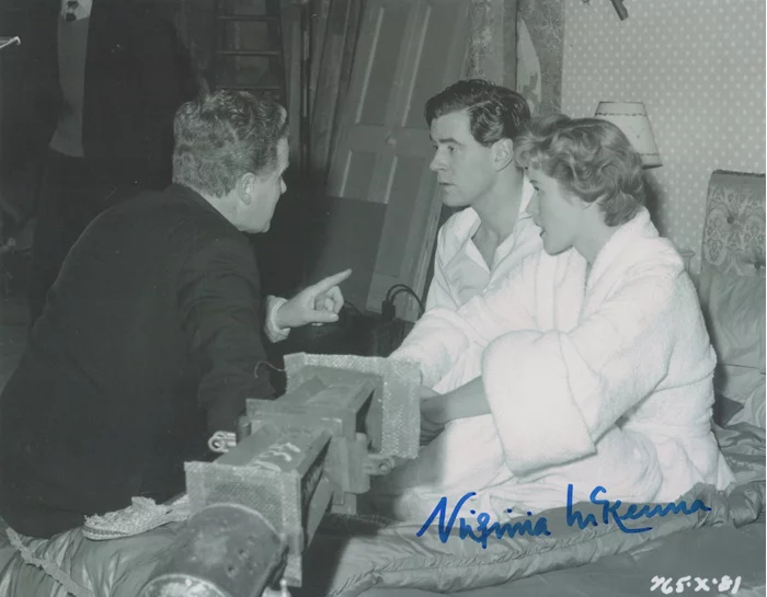 Virginia McKenna autograph