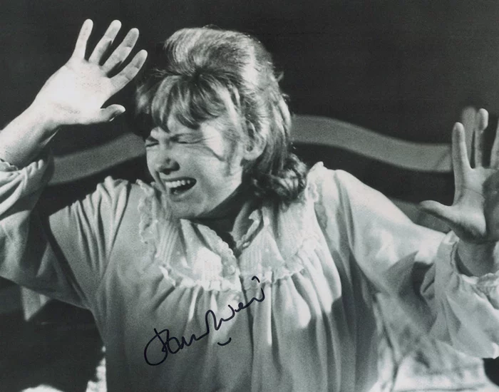 Jennie Linden autograph