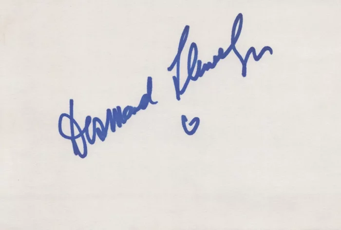 Desmond Llewelyn autograph