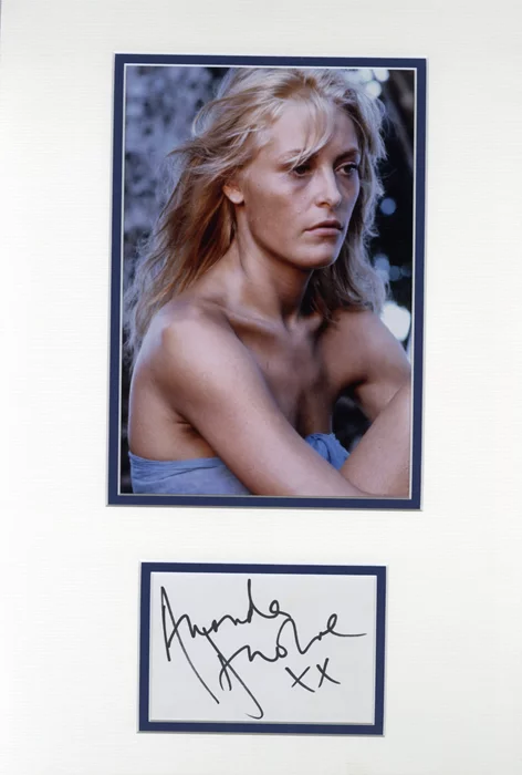 Amanda Donohoe autograph