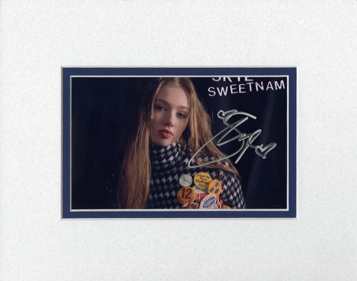 Skye Sweetnam autograph