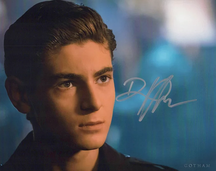 David Mazouz autograph