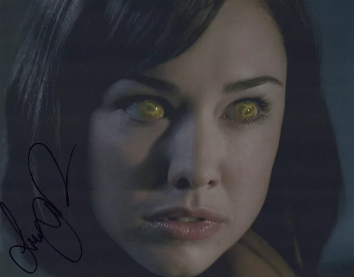 Lindsey McKeon autograph