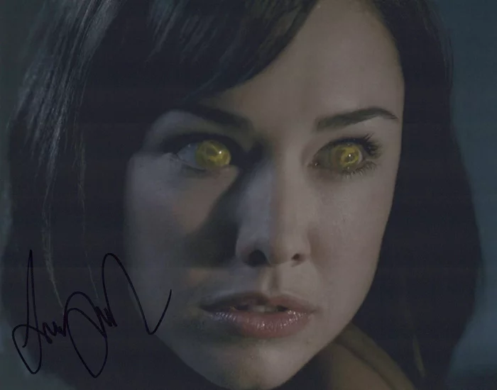 Lindsey McKeon autograph