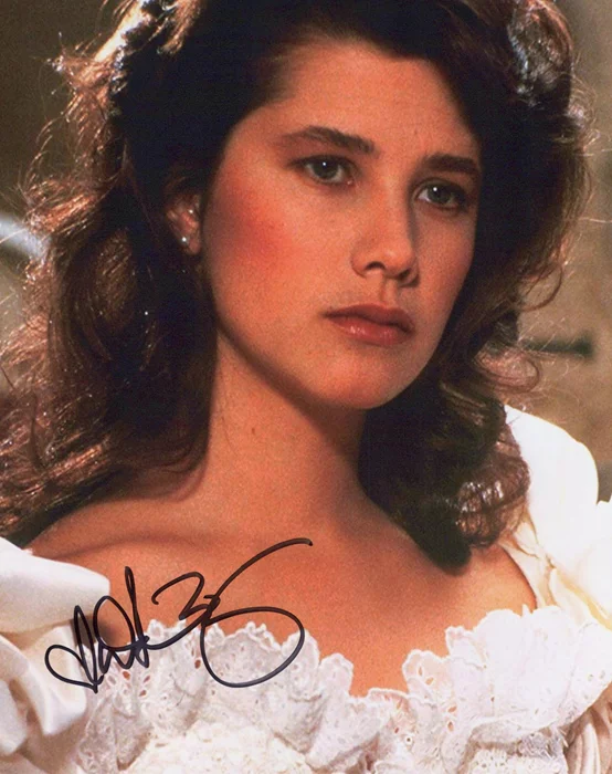 Daphne Zuniga autograph