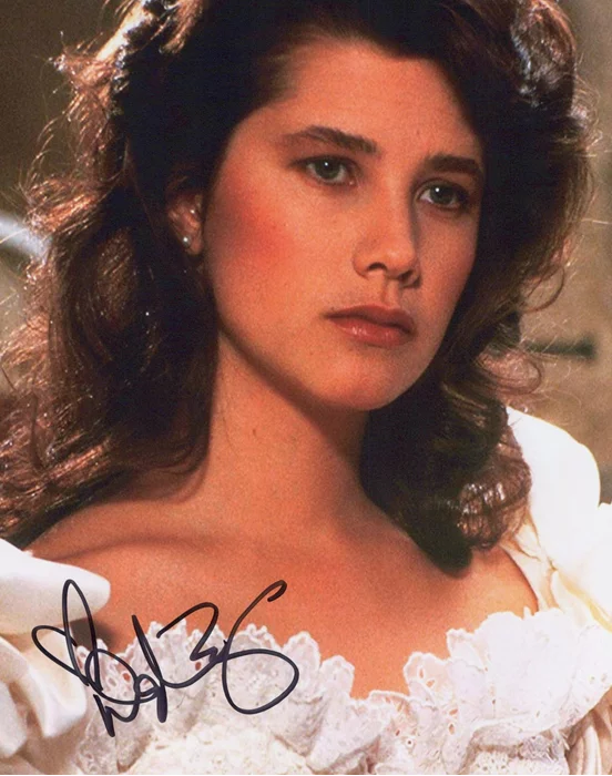 Daphne Zuniga autograph