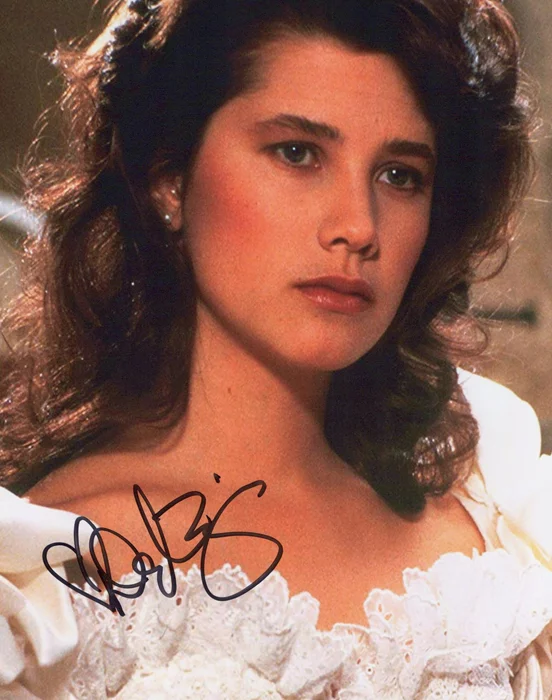 Daphne Zuniga autograph