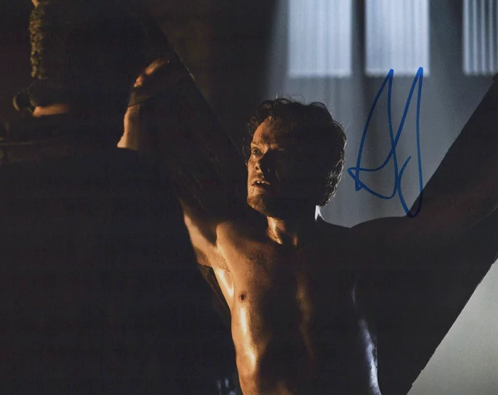 Alfie Allen autograph