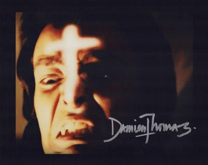 Damien Thomas autograph