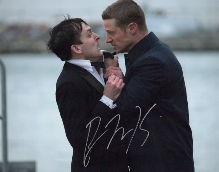Benjamin McKenzie autograph
