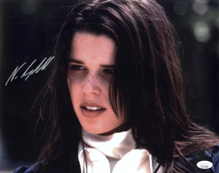 Neve Campbell autograph