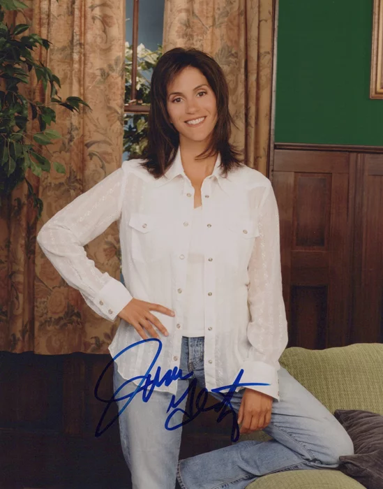 Jami Gertz autograph