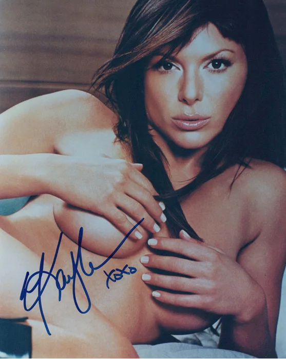 Kari Wuhrer autograph