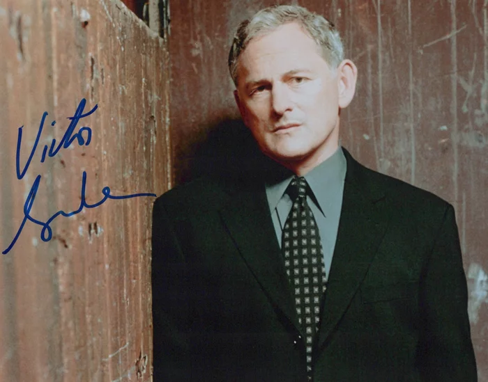Victor Garber autograph