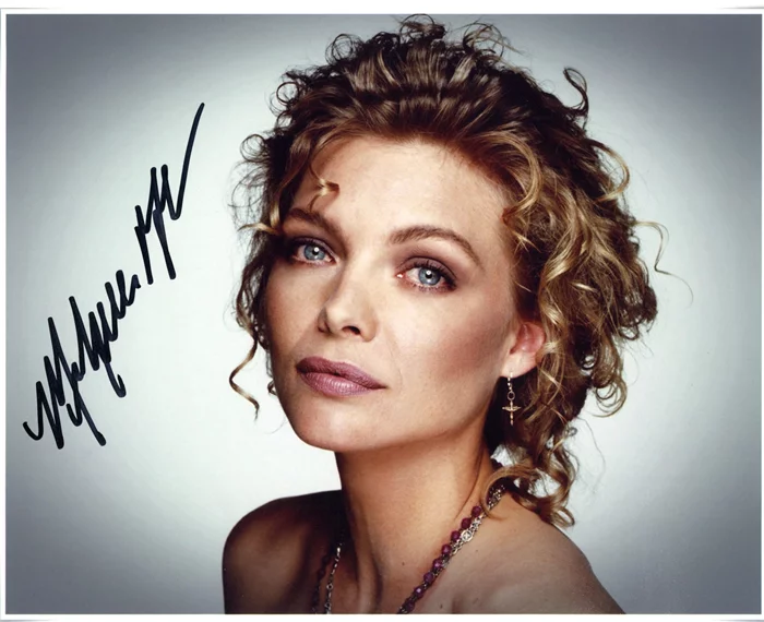 Michelle Pfeiffer autograph