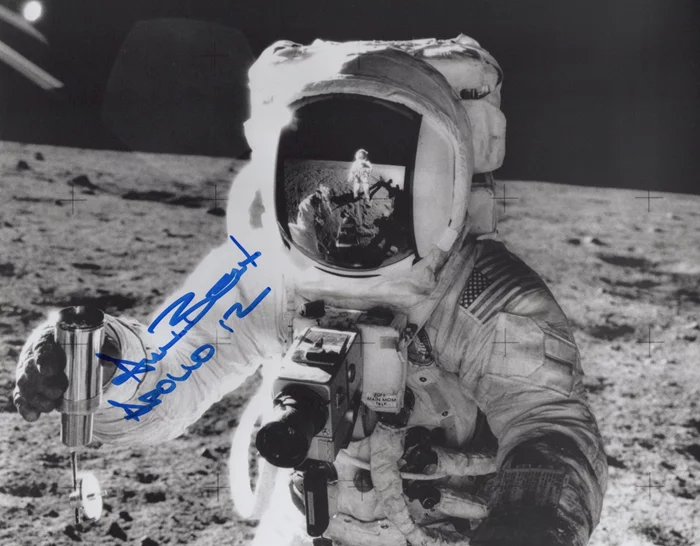 Alan Bean autograph