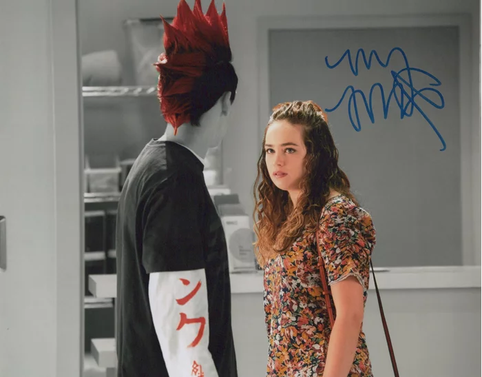 Mary Mouser autograph