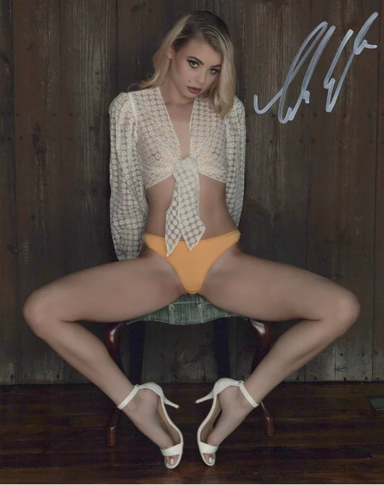 Tabitha Elm autograph