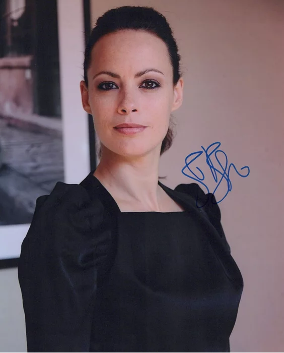 Berenice Bejo autograph