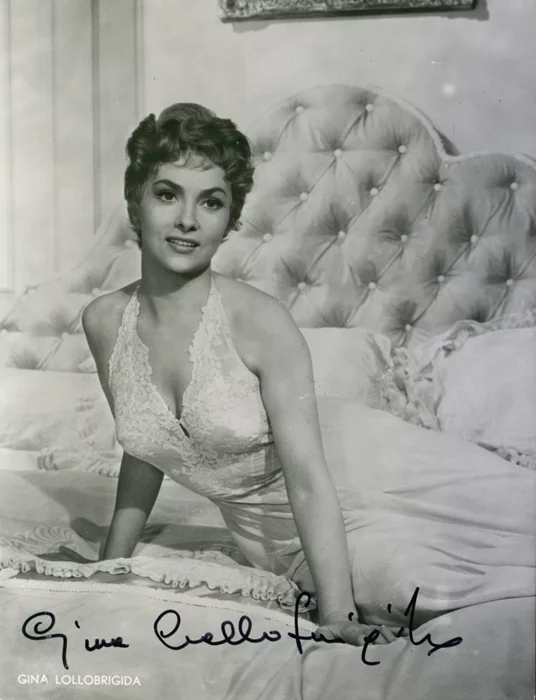 Gina Lollobrigida autograph