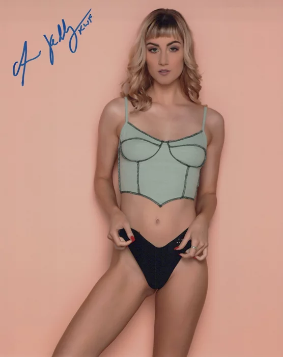 Amanda Kelly autograph