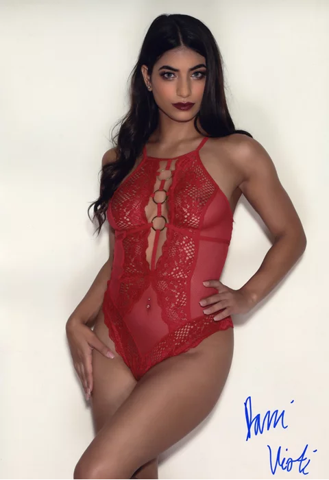 Daniella Vioti autograph