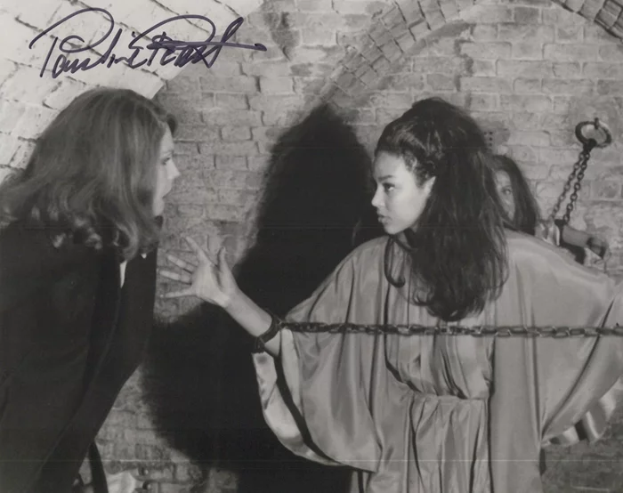 Pauline Peart autograph