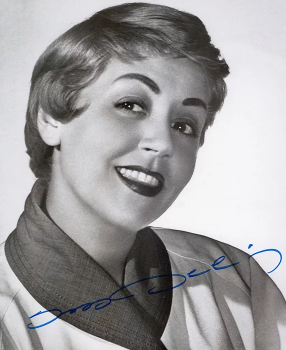 Suzy Delair autograph