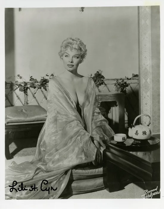 Lili St. Cyr autograph