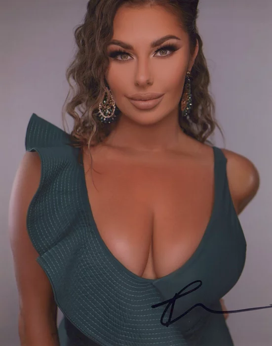 Rachael Brook autograph