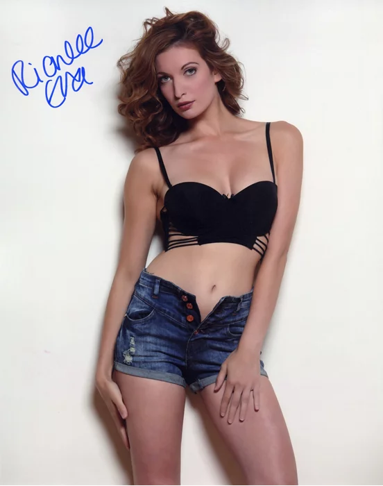 Richelle Eva autograph