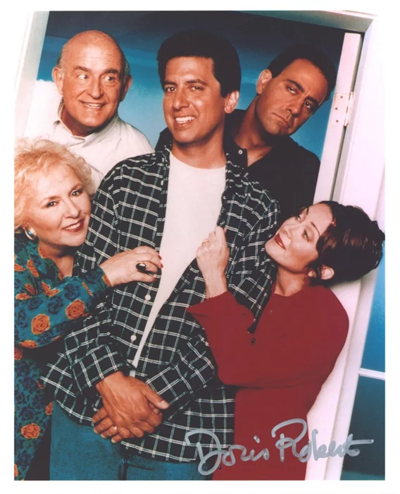 Doris Roberts autograph