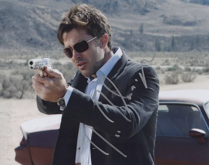 Joe Flanigan autograph