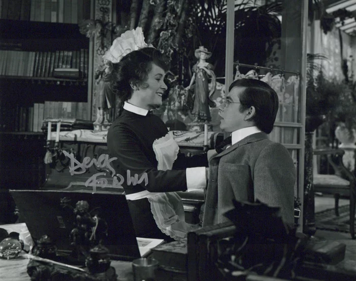 Derek Fowlds autograph