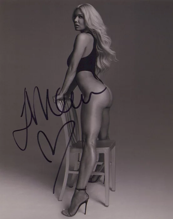 Tayler Elaine autograph