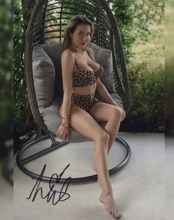 Leah Maria autograph