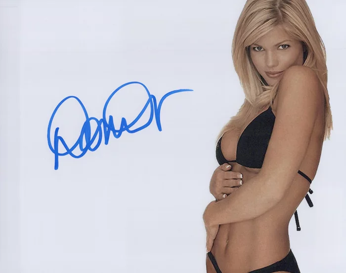 Donna D'Errico autograph