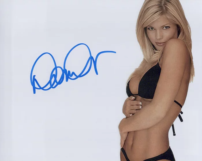 Donna D'Errico autograph