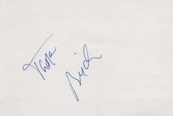 Thora Birch autograph