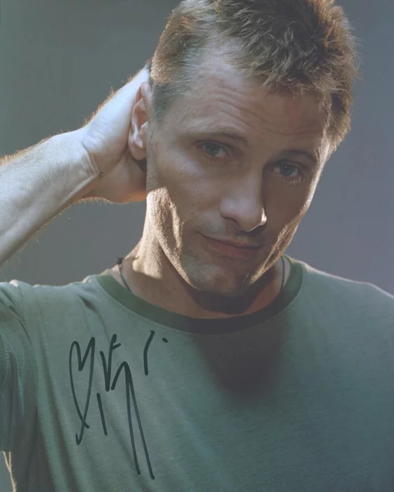 Viggo Mortensen autograph