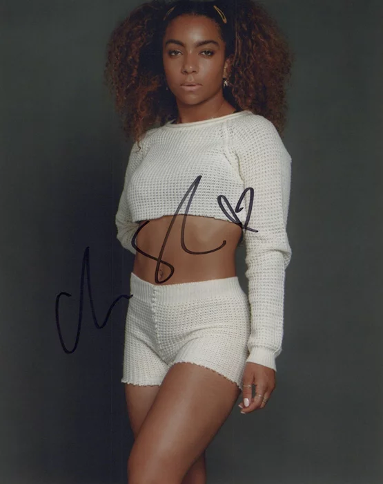 Charlize Glass autograph