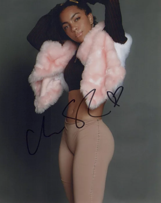 Charlize Glass autograph