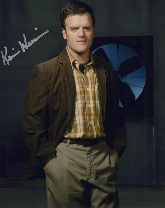 Kevin Weisman autograph