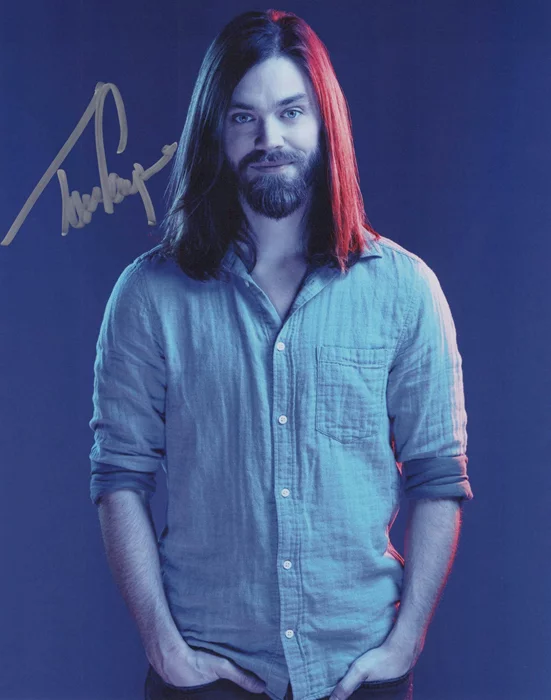 Tom Payne autograph
